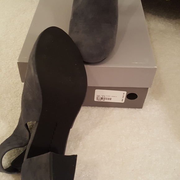 LIKE NEW Adam Tucker Jenna Gray Suede Booties (Velcro Strap, Exposed Heel) 8.5 - Picture 7 of 7